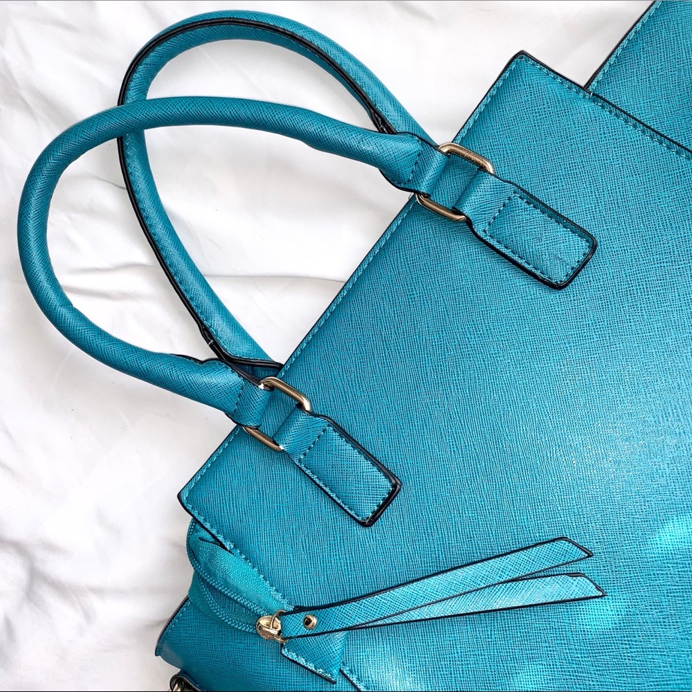 🎉HP🎉 Teal 💙 Crossbody Purse